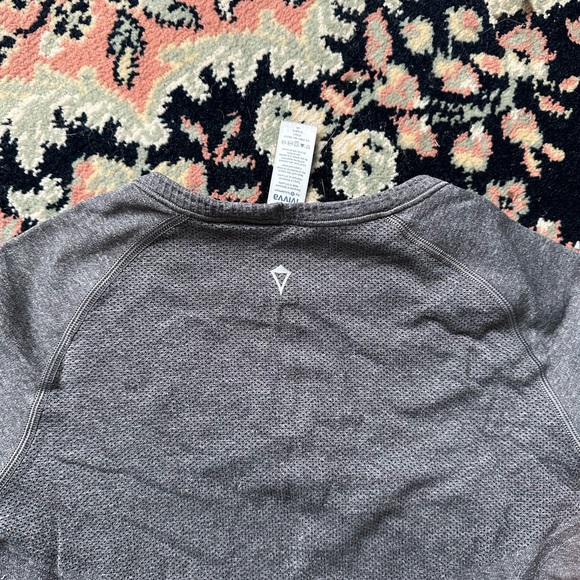 Girls Ivivva Long Sleeve Tech Workout Top - Picture 4 of 4